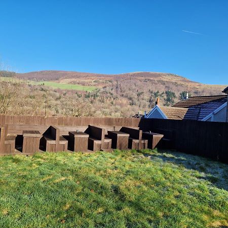 Flat 5. Modern Studio Apartment, Tynte Hotel, Mountain Ash Quakers Yard Екстер'єр фото